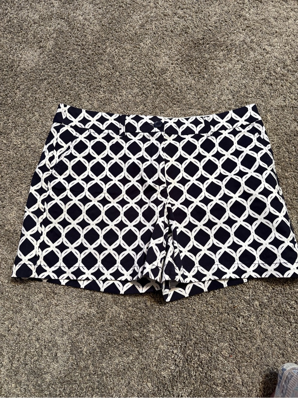 Crown‎ & Ivy shorts Womens SZ 12 black white geometric circle pattern cotton